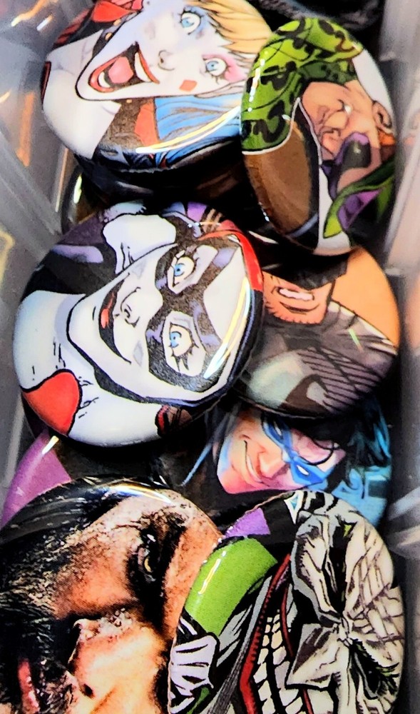 Lot x100 DC Comics Pins Buttons 🔵 Read Description