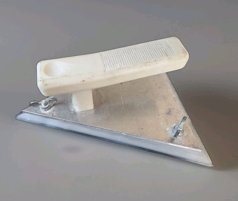 Triangle hand sander