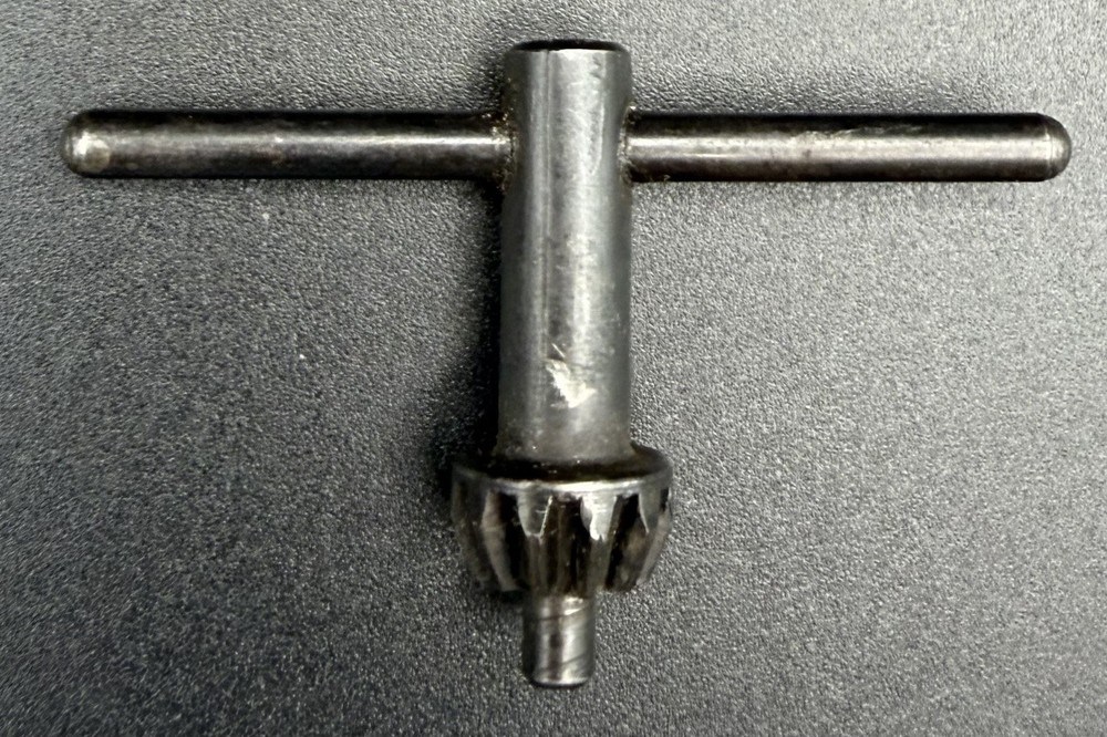 5 Jacobs chucks keys.