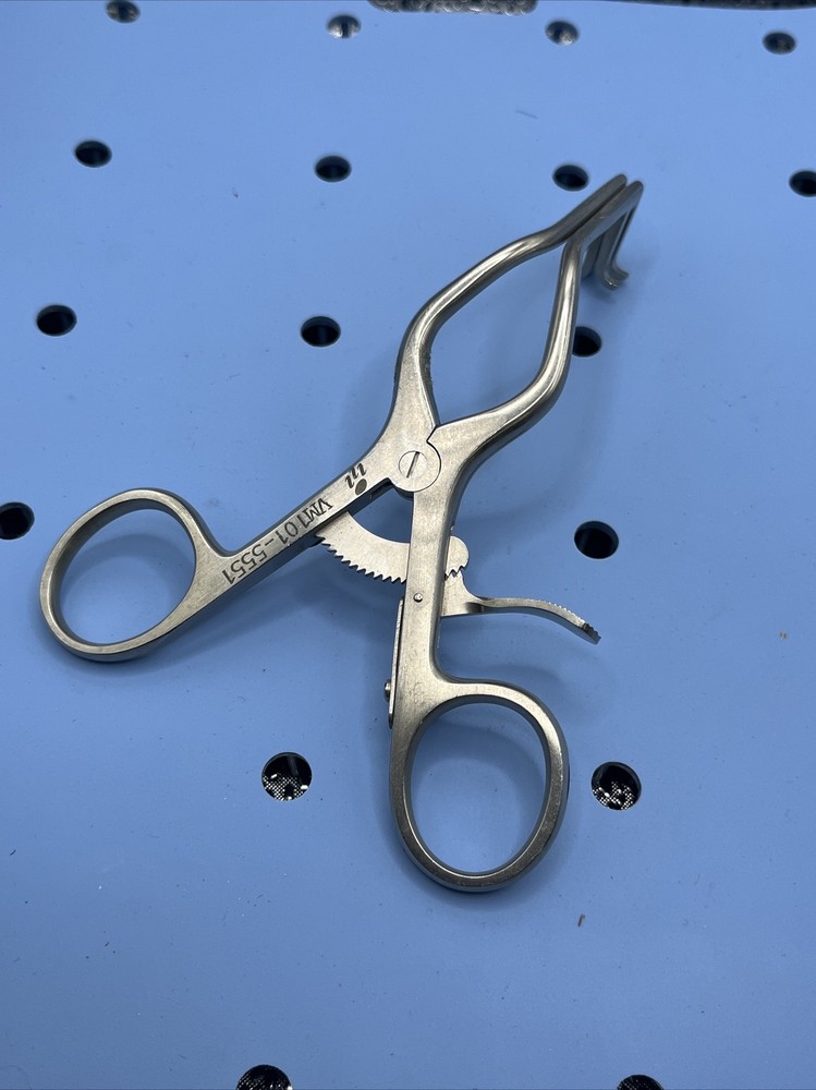 V.Mueller VM101-5551 Bellucci Wullstein Solid Blade Right Prongs Retractor
