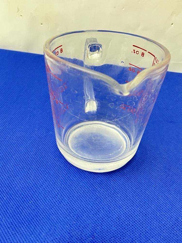 vintage Pyrex glass measuring cup