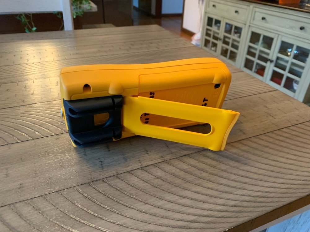 Fluke 725 multifunction process calibrator .