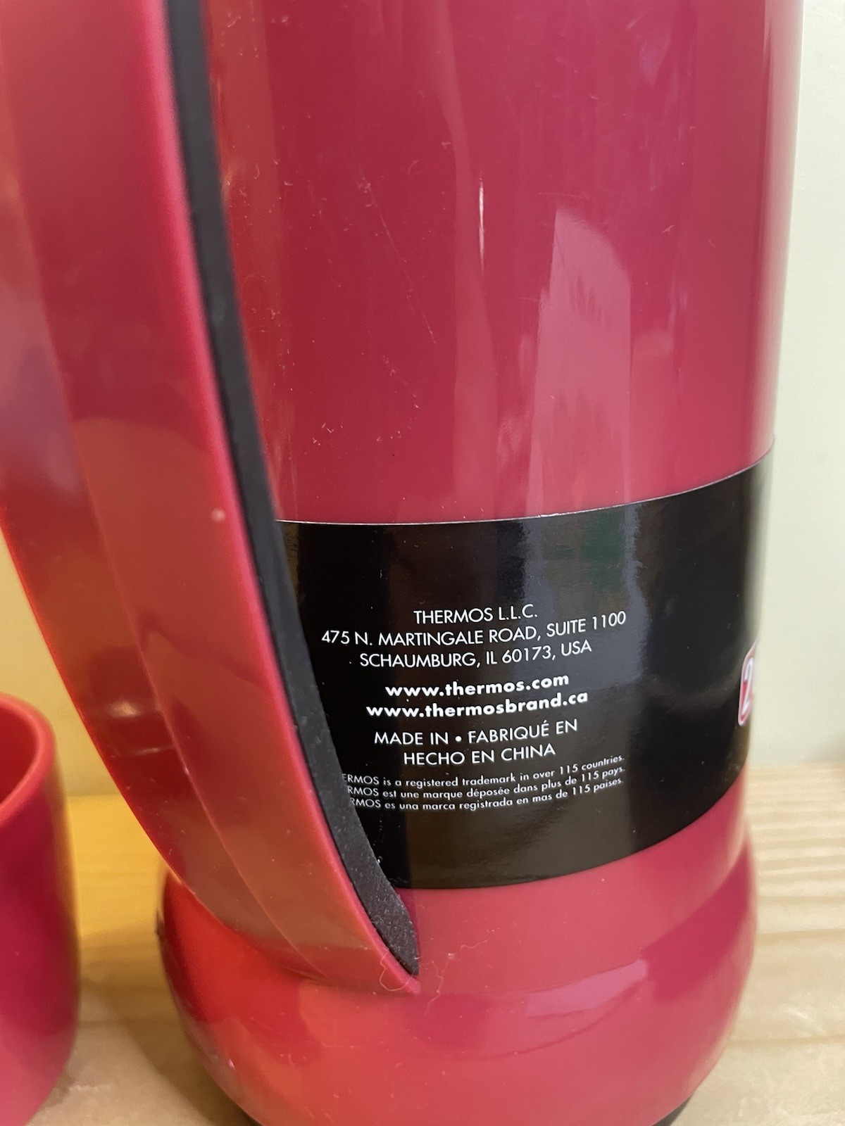 Thermos 33110atri6 Carafe Beverage Bottle 34 Oz / 1.0 Liter Red NEW