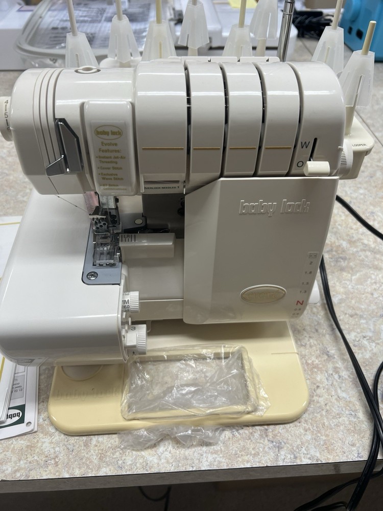 Baby Lock Evolve BLE8W 8 Thread Serger Machine