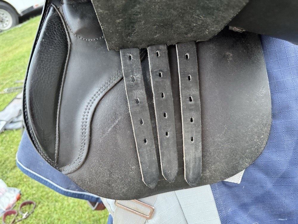 Corbette Magic English Saddle 17”