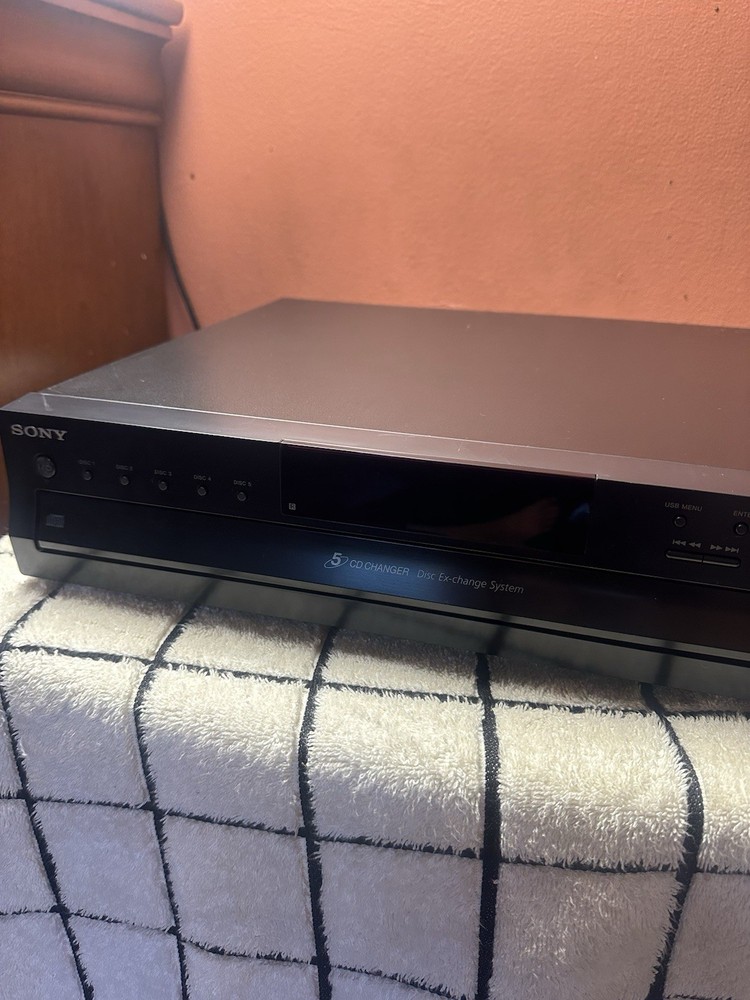 Sony CDP-CE500 5-Disc CD Changer Carousel Player with USB Front Recorder -Tested