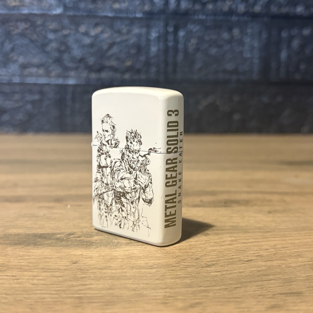 Metal Gear Solid 3 Snake Eater - Engraved White Flip Lighter In Gift Tin