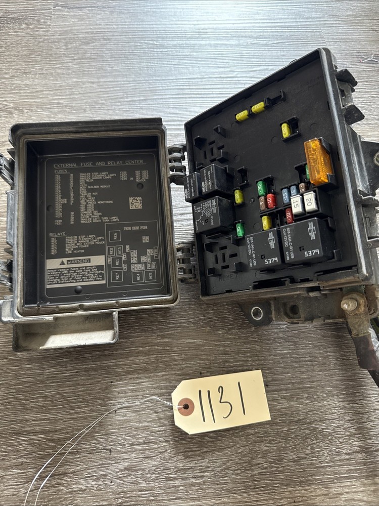 VOLVO VNL FUSE BOX 3659254