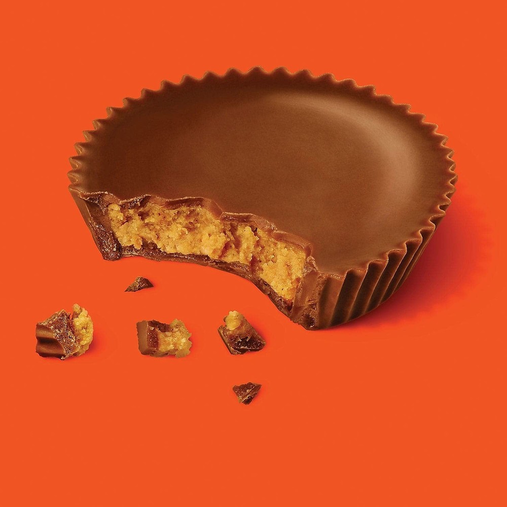 Hershey Assorted Candy Bars - 45 oz Bulk Pack of 30 KIT KAT & REESE'S Chocolates