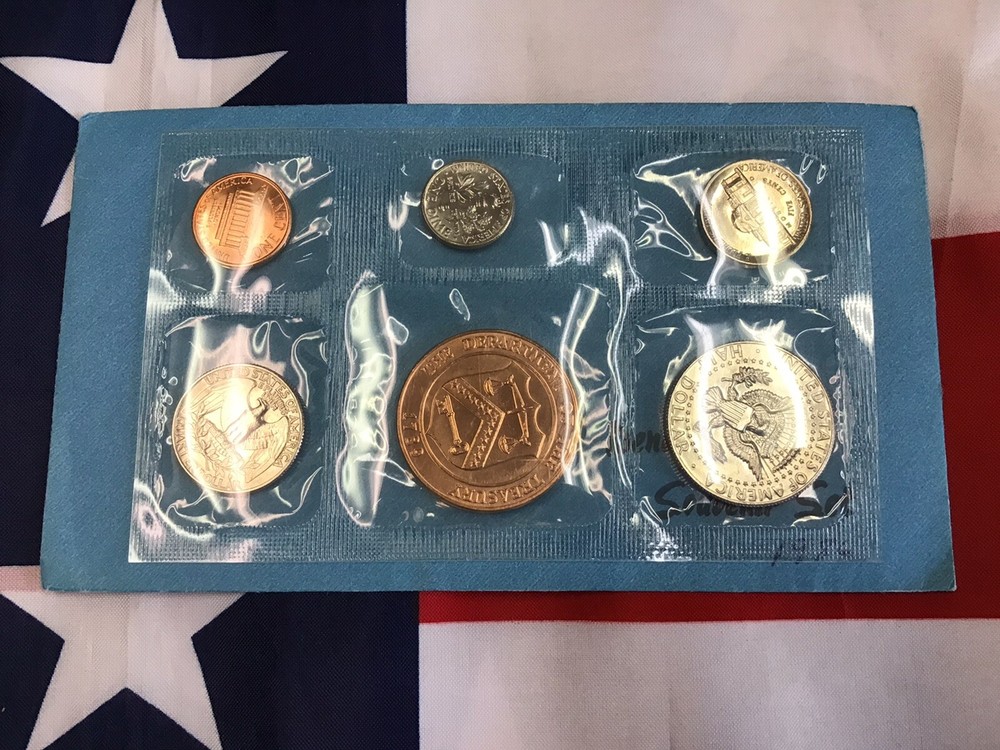 1986-D Official US Mint Souvenir Set with Envelope.