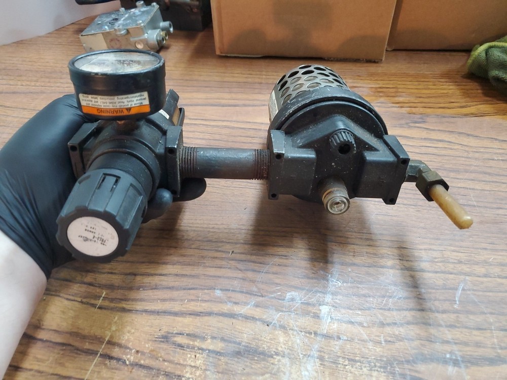 Master Pneumatic L28D-4 Lubricator with Master Pneumatic Filter Regulator (VR15)