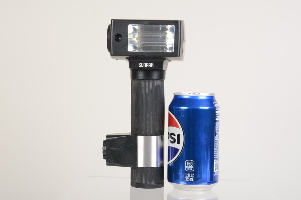 Sunpak Auto 511 Handle Mount Flash w/ Bracket. Fair condition. Tested Good 498