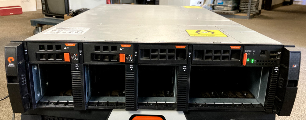 PURESTORAGE 2x FLASHARRAY X20-R2 CONTROLLER 2x Silver 4114 192GB RAM NO SSD