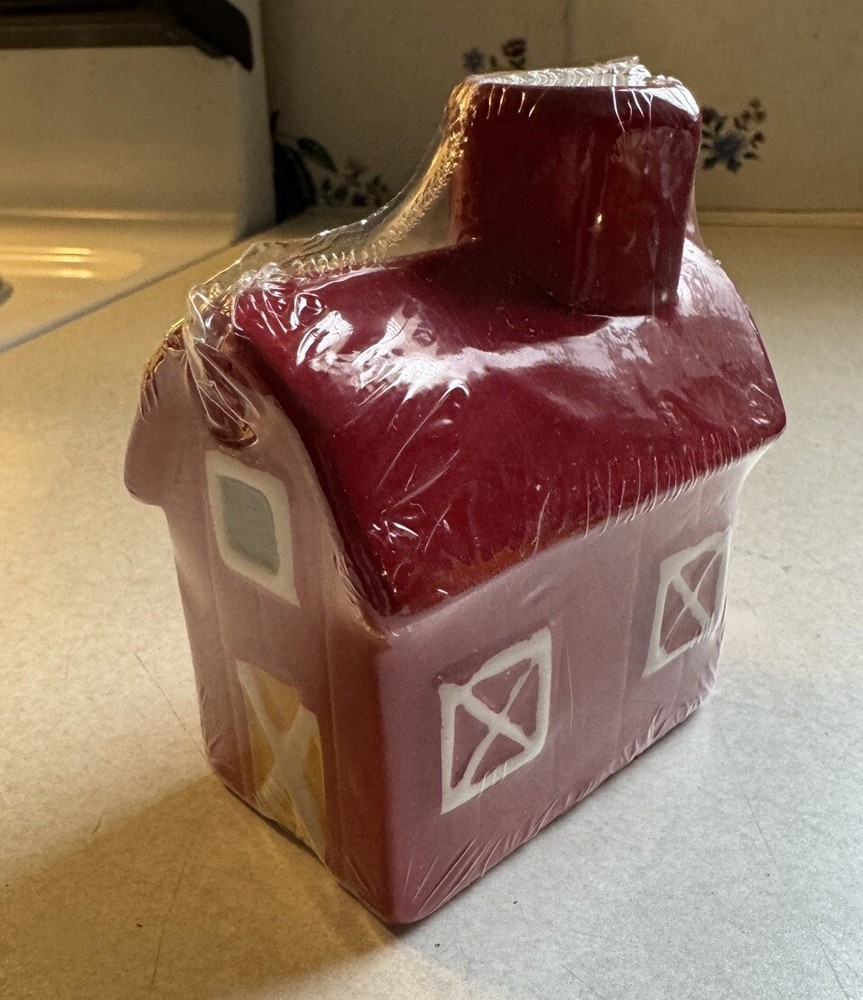 Red Barn Toothpick Holder ~Very Cute~