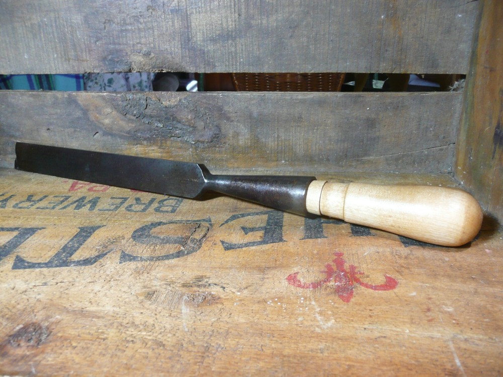 Vintage WINSTED EDGE TOOL WORKS 1" Chisel