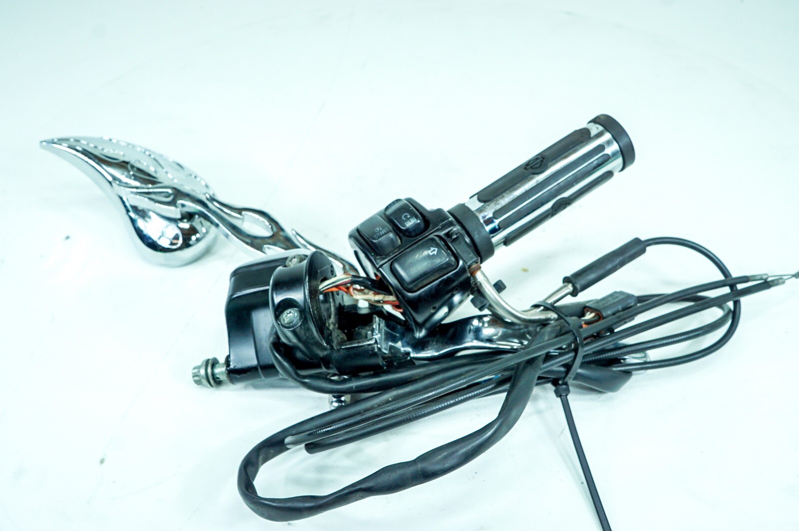 05 Harley Softail Deluxe FLSTN OEM Right Engine Start Kill Switches Control 1315