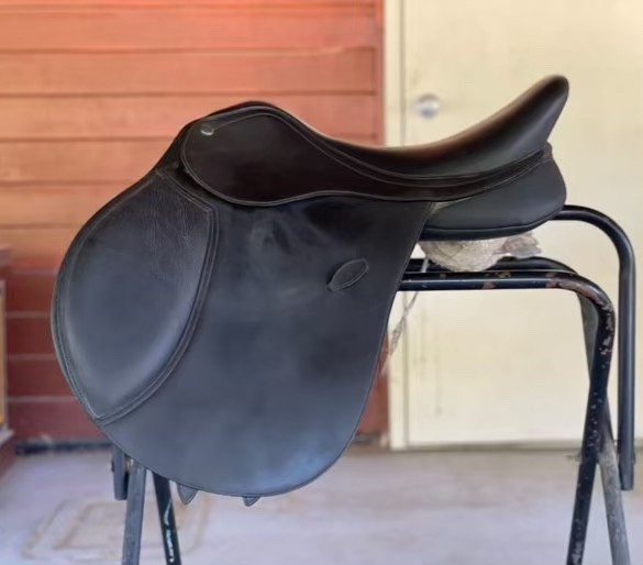 jumping saddle 17 used
