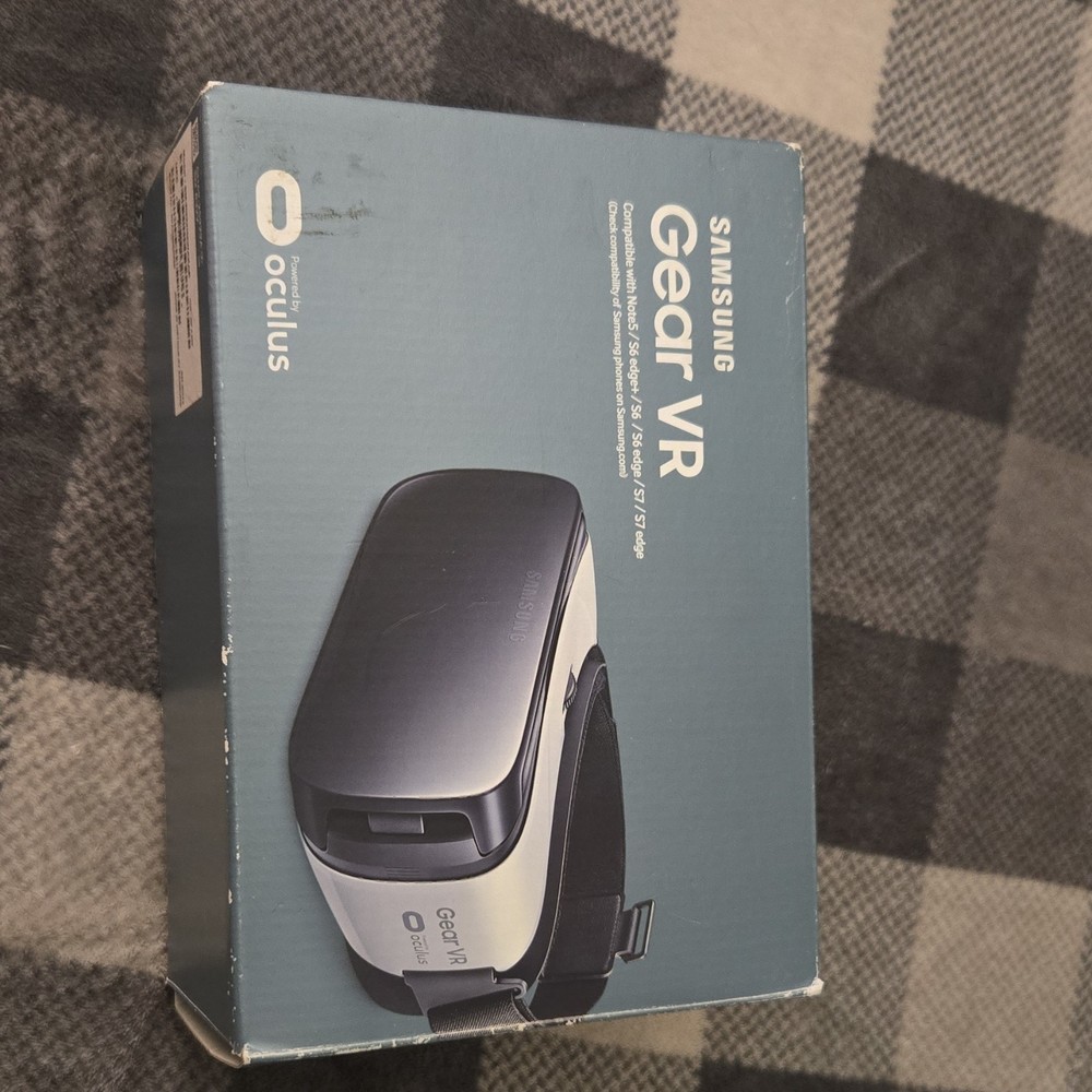 Samsung Gear VR Smartphone VR Headset Powered by Oculus Micro USB