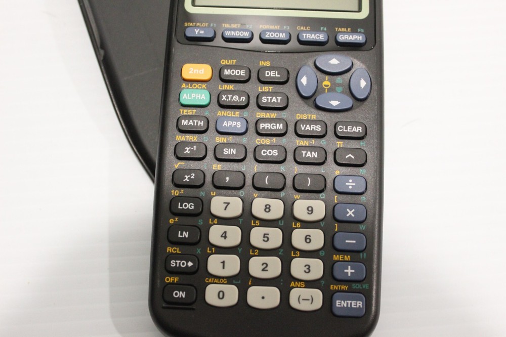 Texas Intruments TI-83 Plus Scientific Graphing Calculator with Case Black Teste