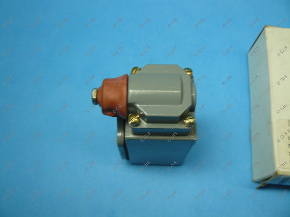 Cutler Hammer 10316H282 Limit Switch Side Pushbutton Spring Return New