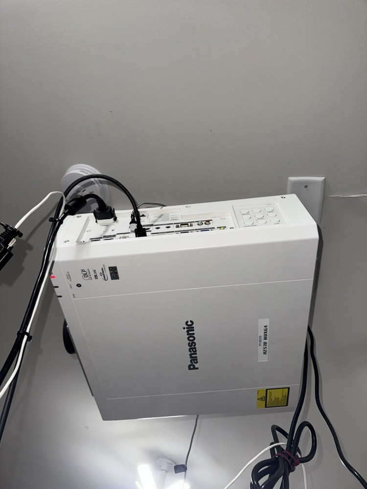 Panasonic PT-RZ570 projector