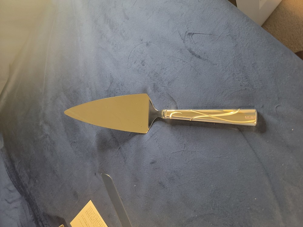 Lenox Cake And Server Set. Adorn