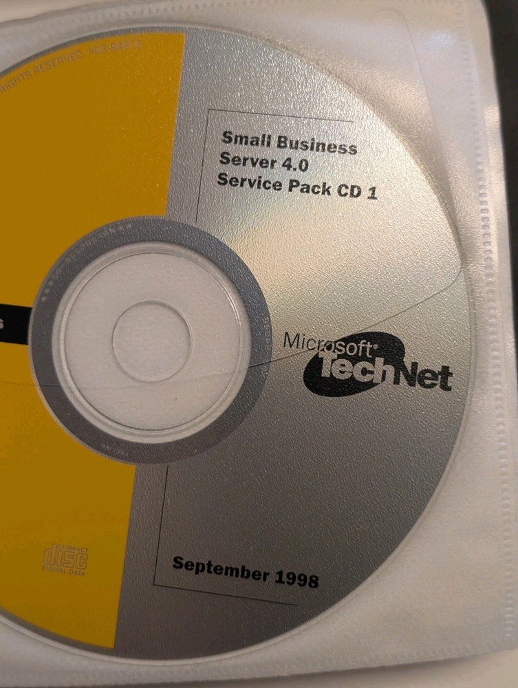 TWO (2) Microsoft TechNet Subscription Binders 64 discs 12/97 - 4/2000 PRISTINE