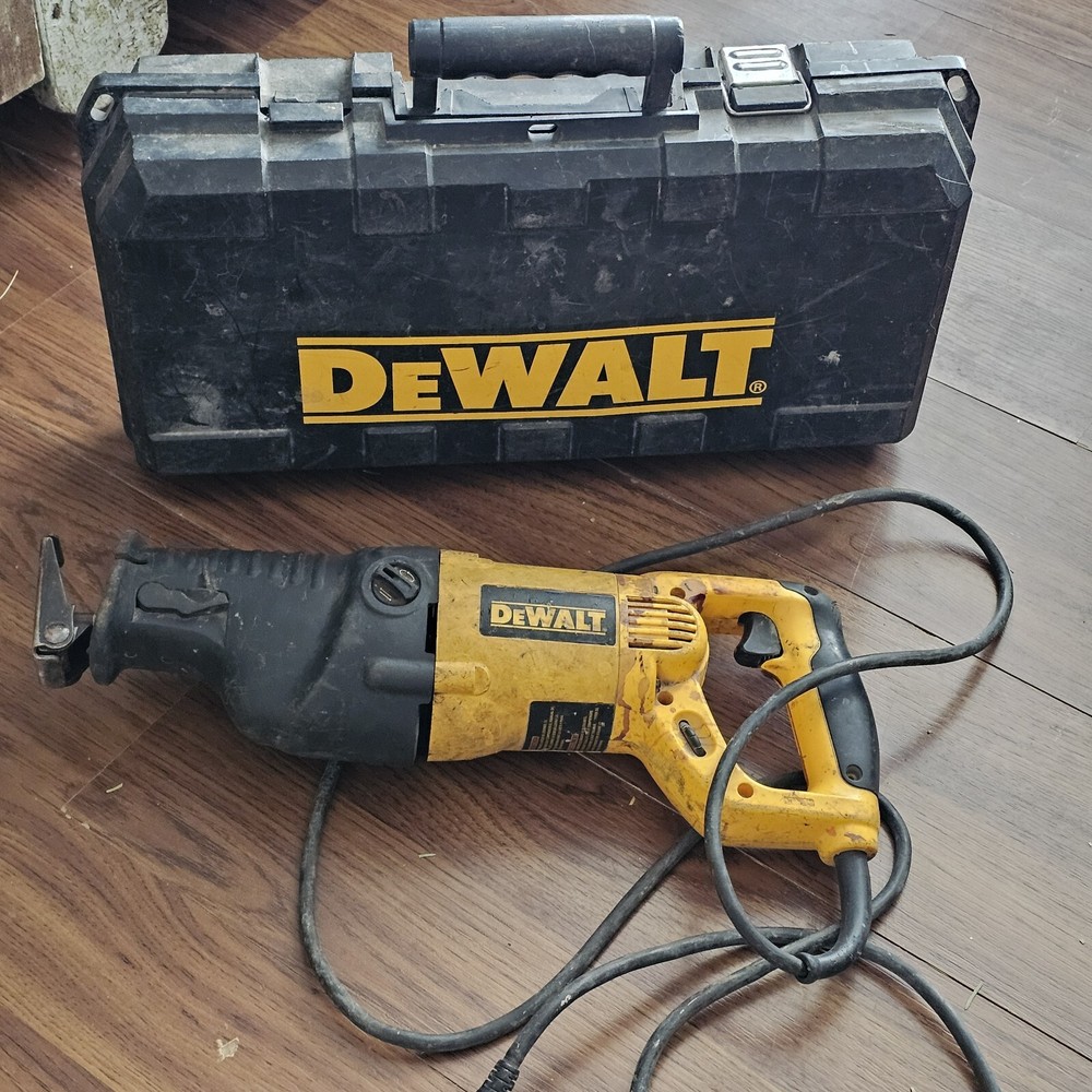 DeWalt DW311 120V Type 2 Variable Speed Reciprocating Saw With Case Tested