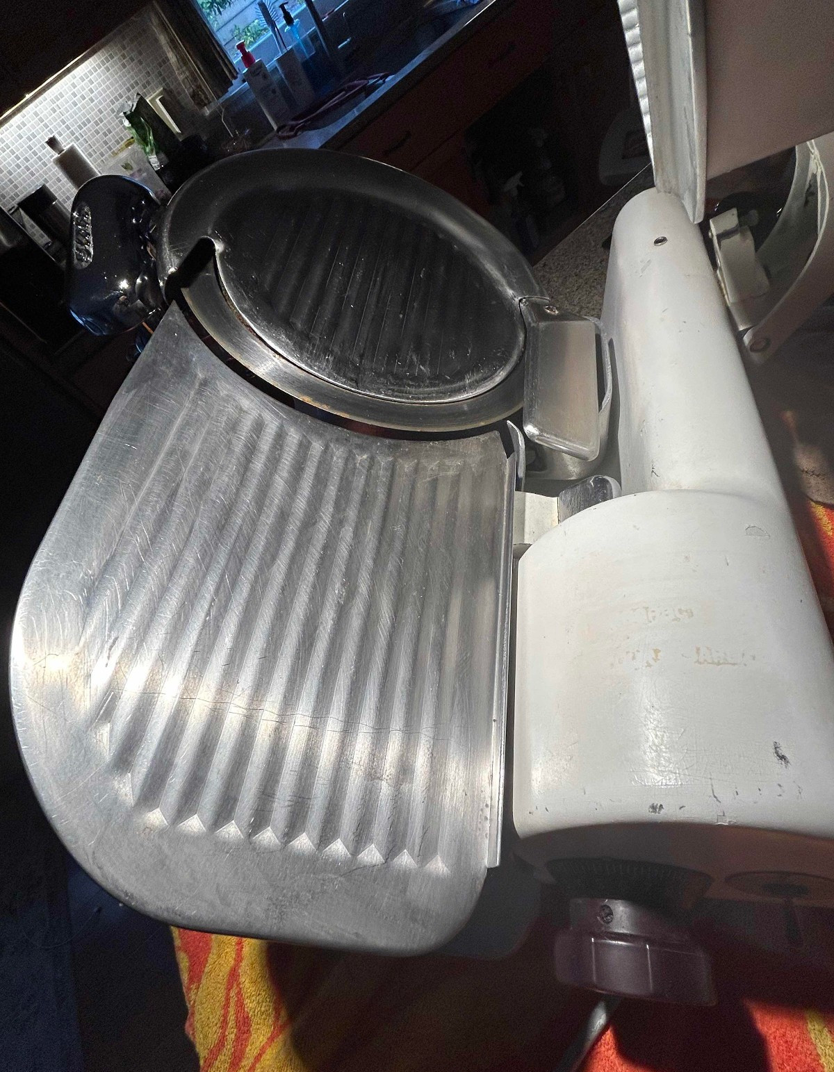 Globe C1620 Commercial Meat Slicer w. Built-in Sharpener