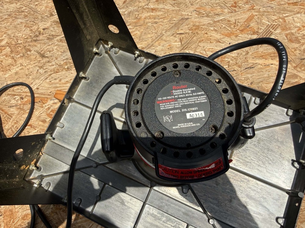 Craftsman Router Table with Router