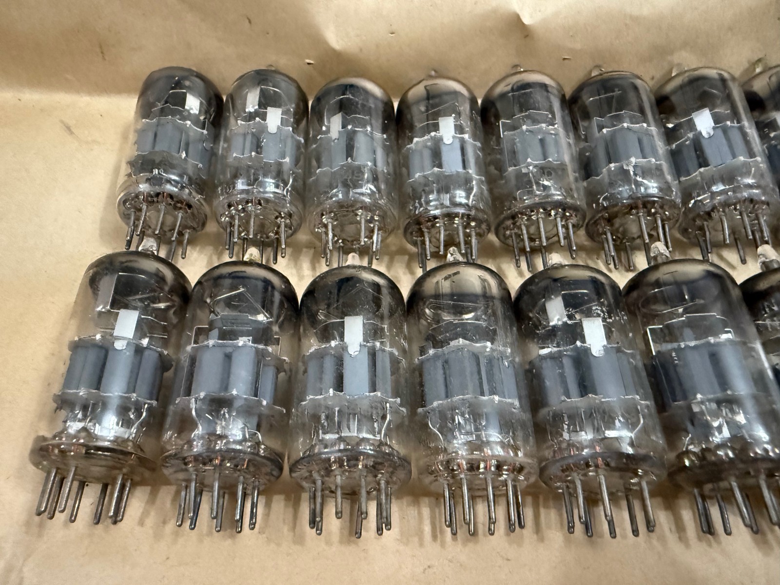 Amperex ECC88/6DJ8/6922 bugle boy D-Getter early version vintage tube