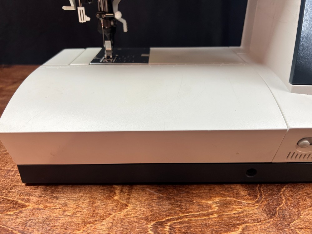 Pfaff Creative 2144 Computerized Sewing Machine
