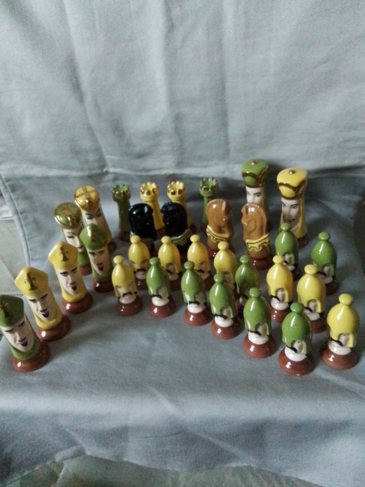 32pc Complete Chess Set Pieces. Hand Painted Medieval Or Gothic Theme.