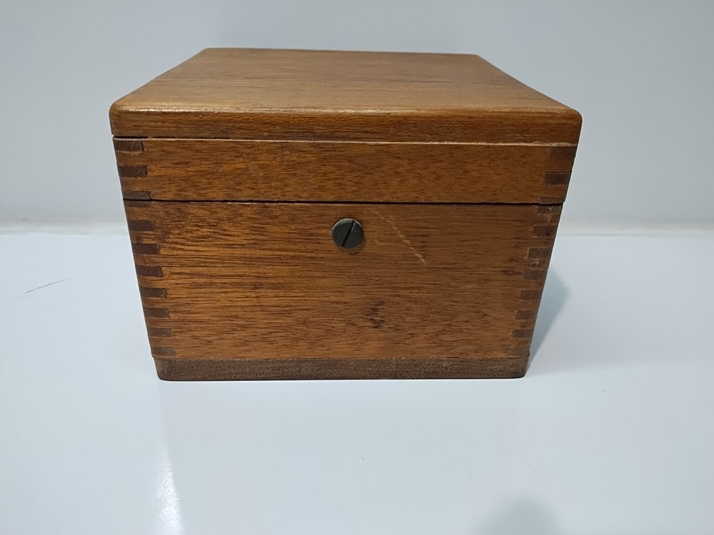 e.s.ritchie inc floating compass 4 3/8 in diameter in wooden case