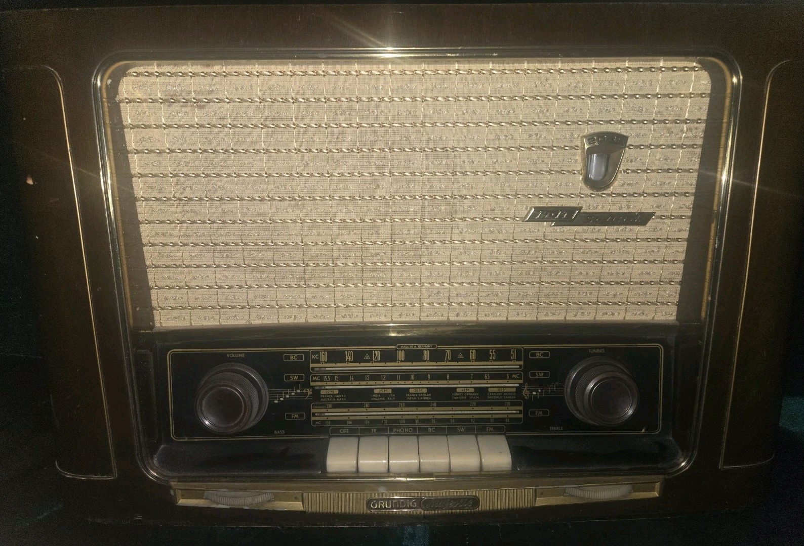 Antique Grundig-Majestic Model 2035 Radio - WORKS!