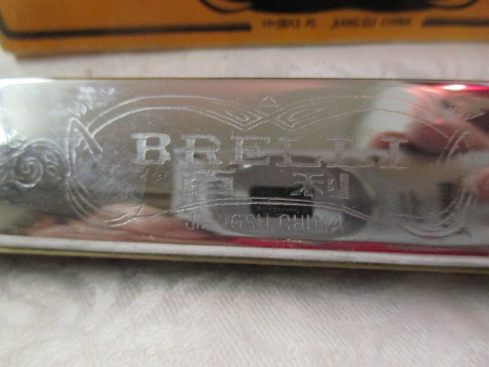 Vintage Jiang Su China Brelli Harmonica C82 with Box