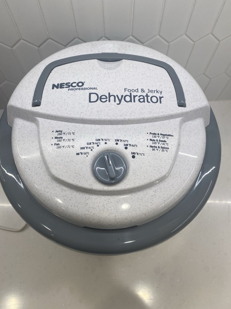 NESCO Professional Food/Jerky Dehydrator 5 trays FD-75PR EUC