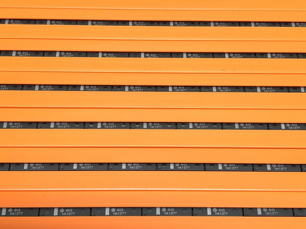 Hitachi Integrated Circuits HA1377 5pcs, new