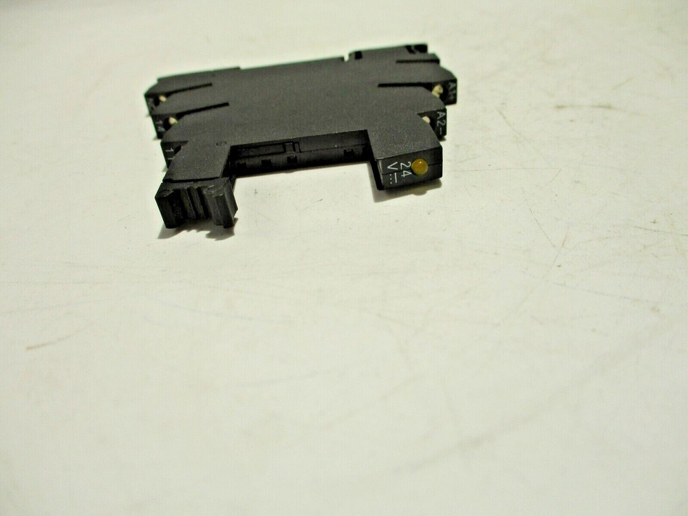 NEW CRYDOM DRSCN24 RELAY SOCKET