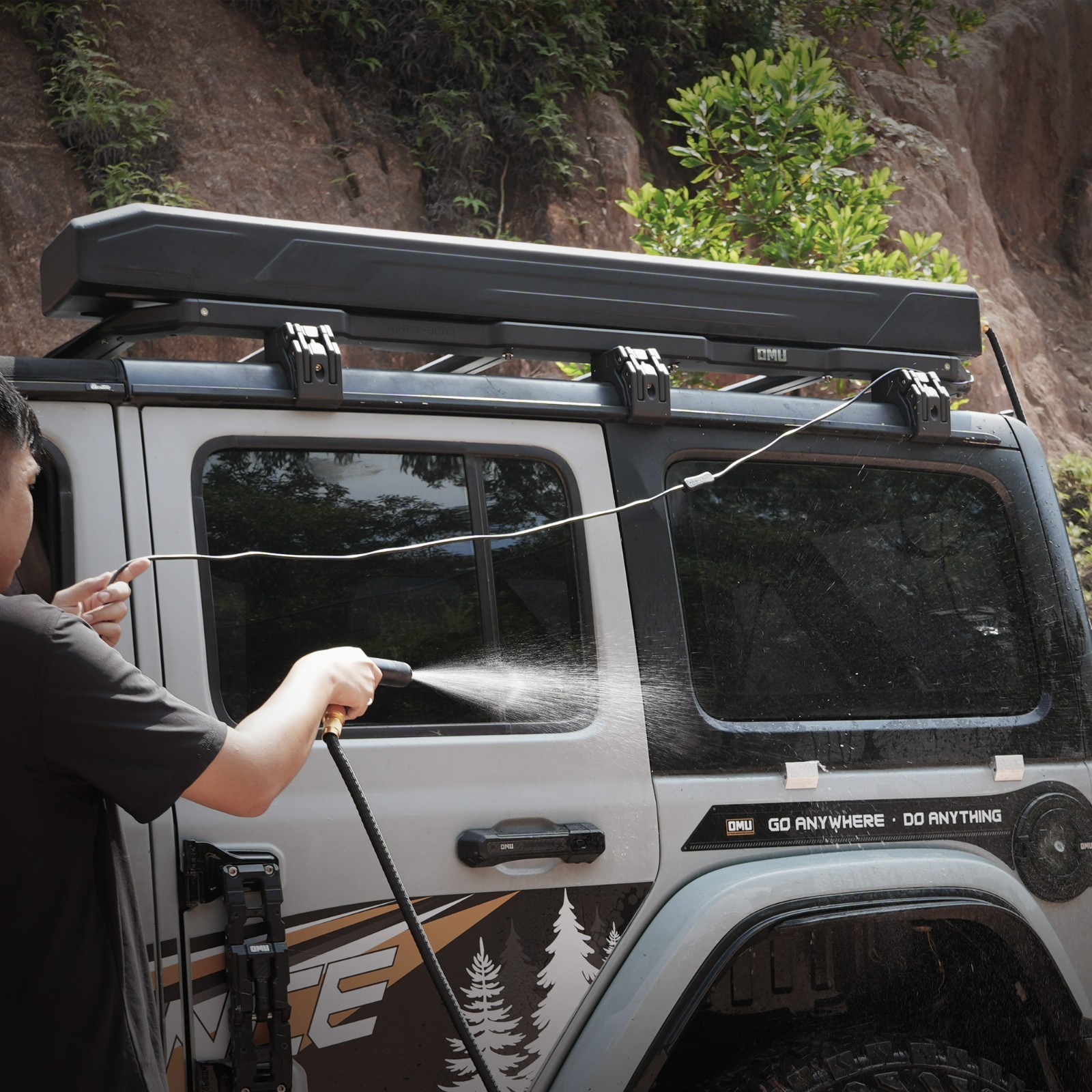 Outdoor supplies water storage tank camping bathing car roof water tank