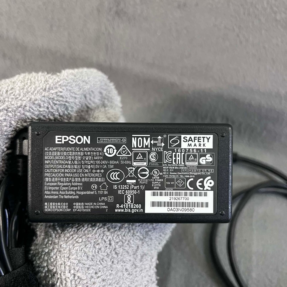 Epson ES-200 Portable Compact Document Scanner (For parts/not working) *READ