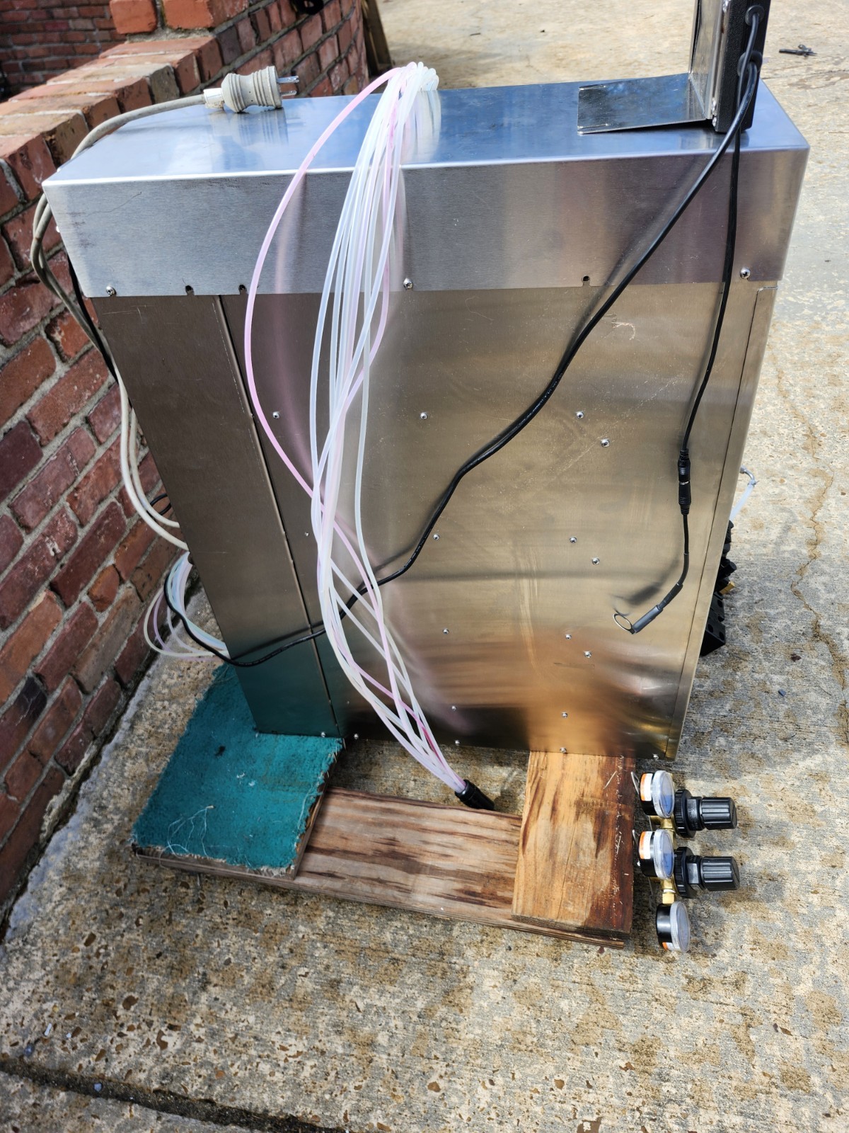 FLAVORBURST FB80S-08 Frozen Beverage Flavor Injector with Pumps and gauge