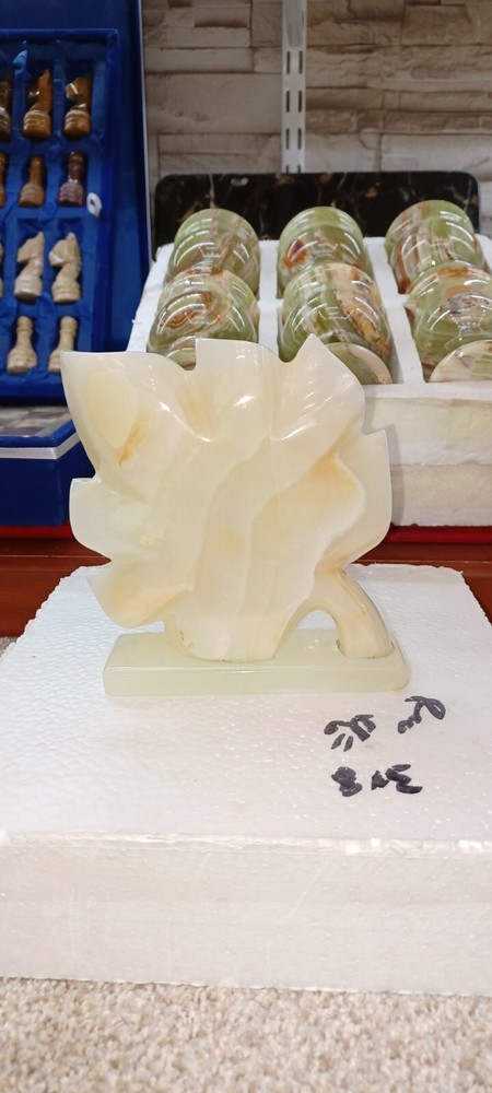 Handmade Onyx Leave Clock