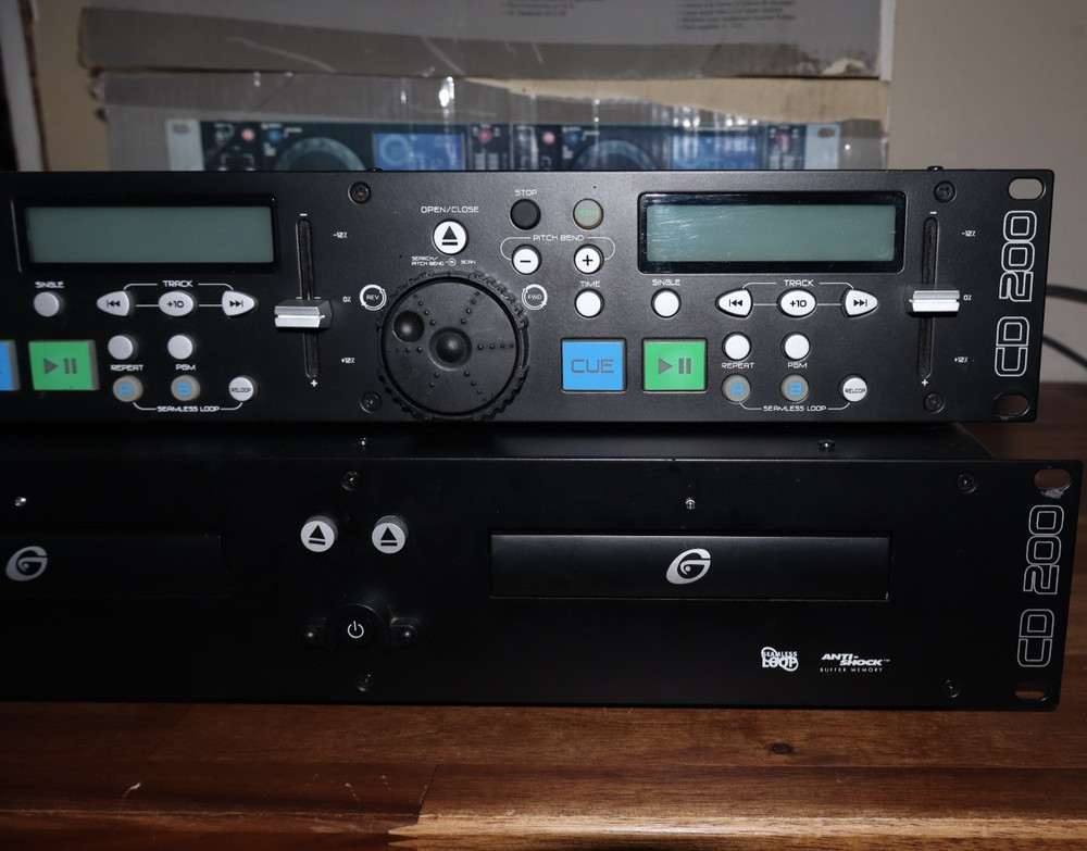 GEMINI CD 200 SYSTEM DJ Setup - Control Unit & Dual CD Player