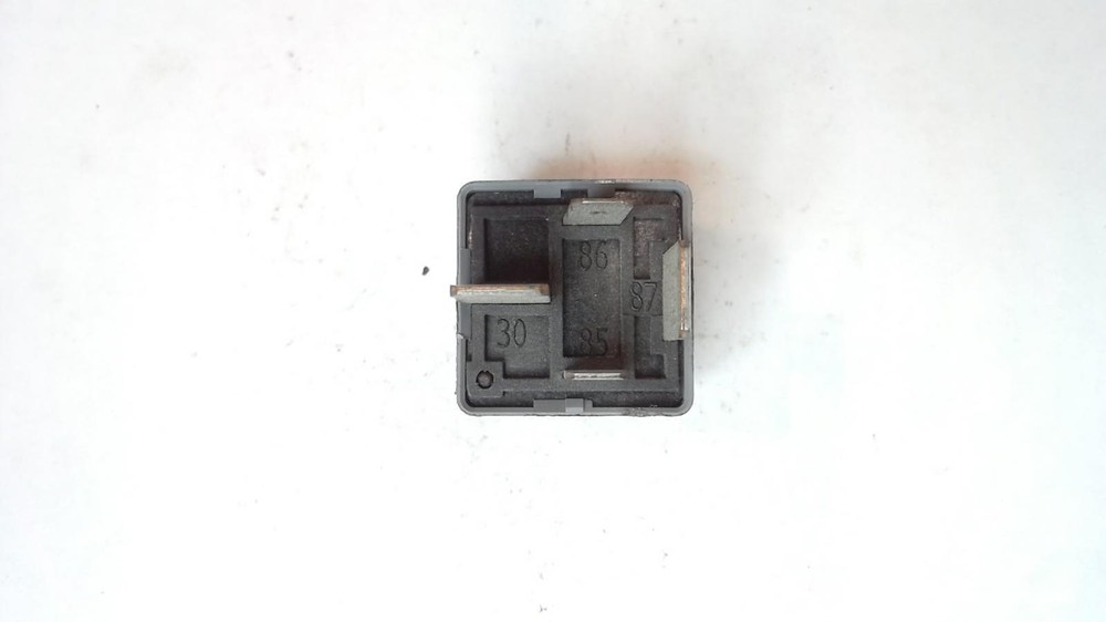 VOLKSWAGUEN & AUDI 8D0951253 RELAY MODULE #370