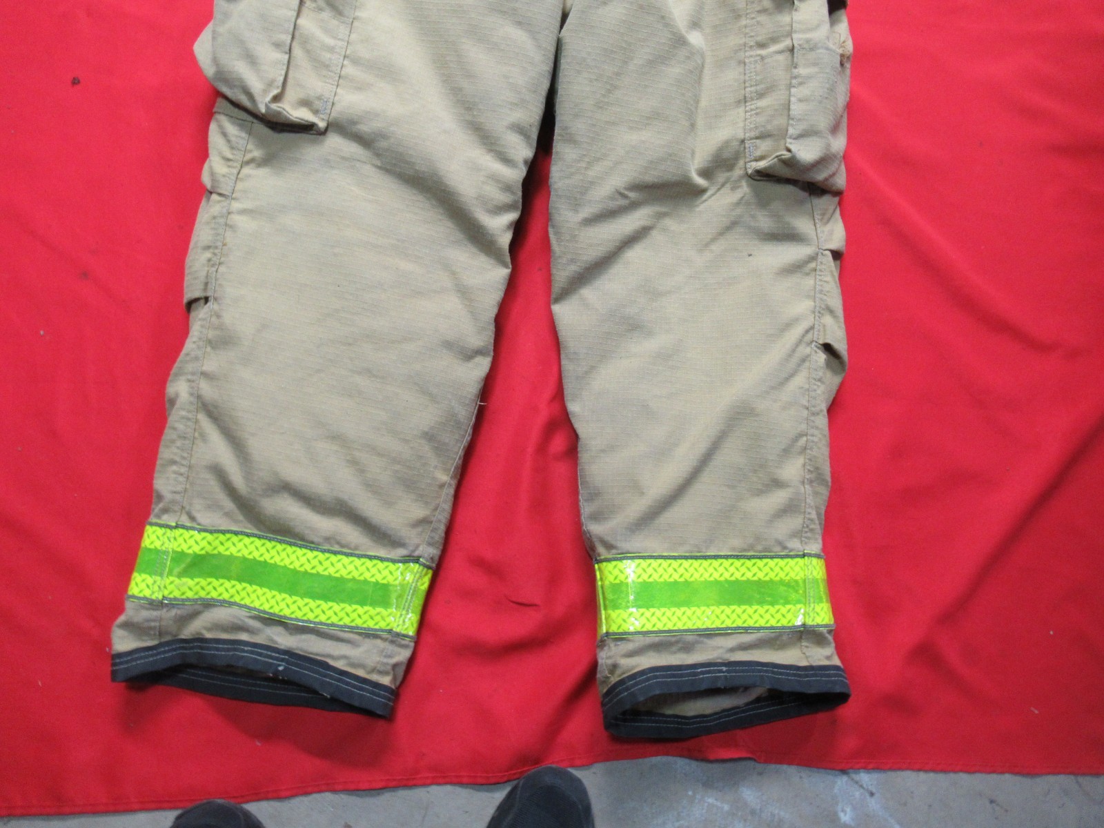 Mfg 2016 GLOBE GXCEL 42 x 32 Firefighter Turnout Bunker Pants FIRE RESCUE GEAR