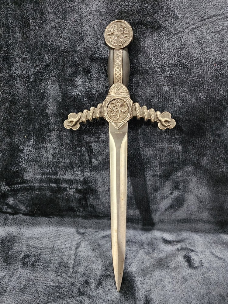 Celtic Knot Dagger martial arts swords