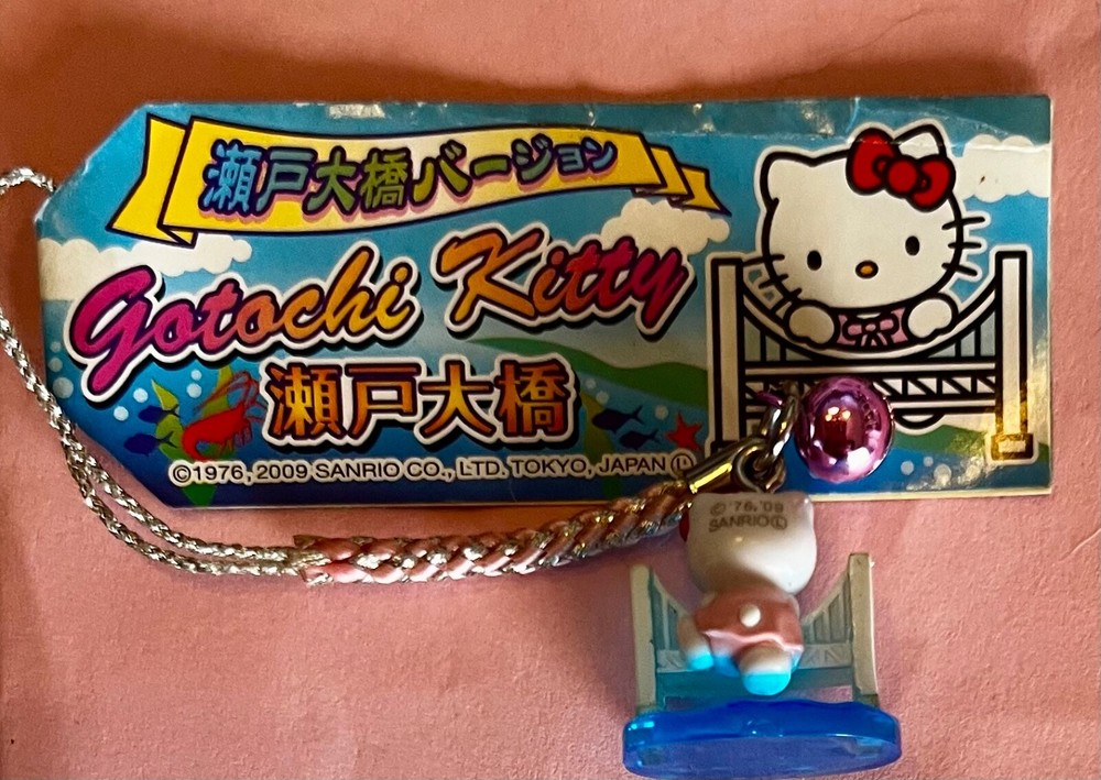hello kitty charm strap climbing bridge 2009.