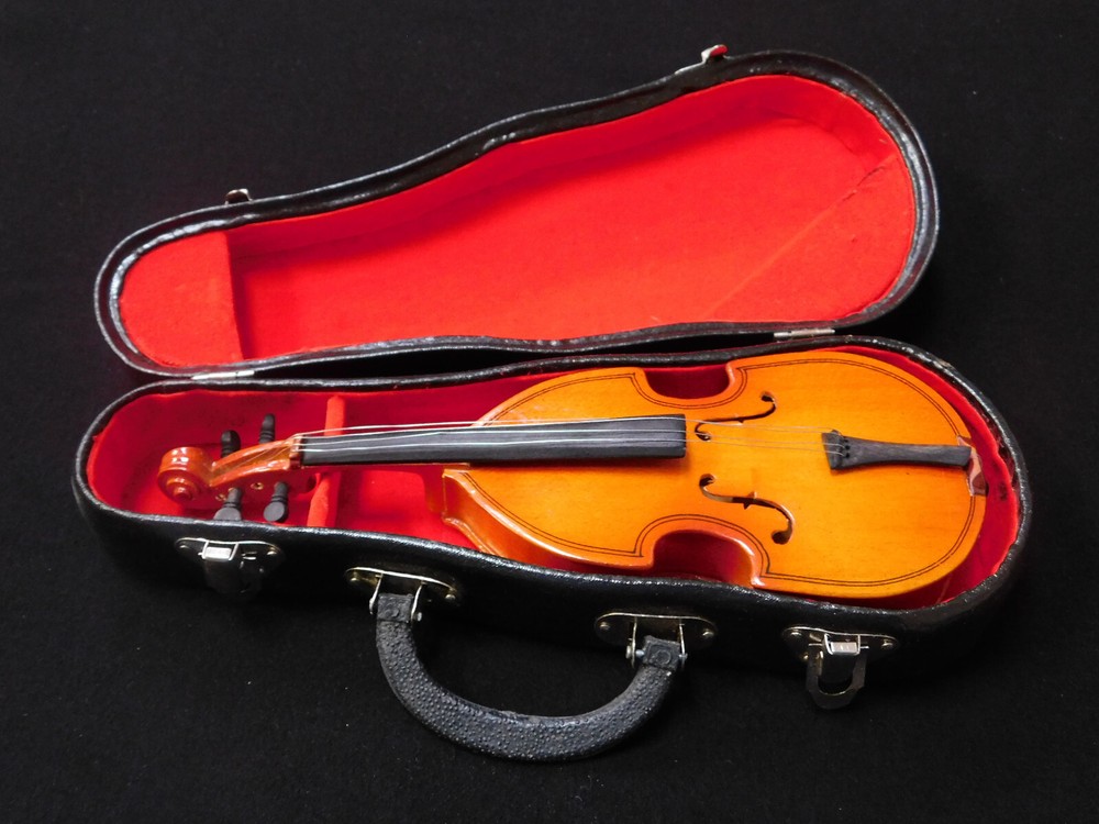 Miniature Cello & Case 7.5" for Display *does not Play*
