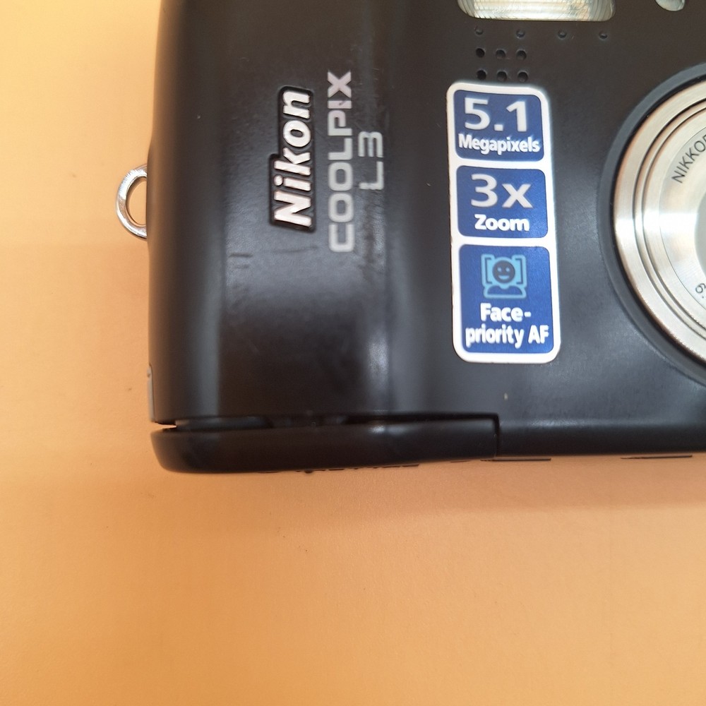 Nikon Coolpix L3 . 5.1MP Digital Camera. working, please read description.